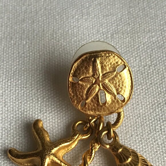 Seashore Scatter Pin w/Dangling Seahorse, Starfish, Sand Dollar & Mussel Charms - Picture 2 of 9